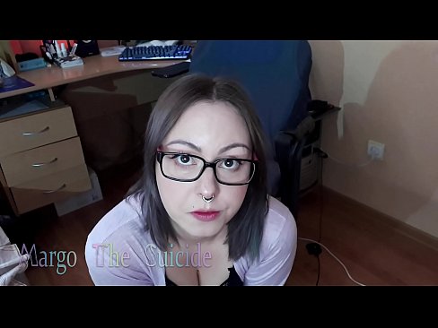 ❤️ Garota Sexy com Dildo de Óculos Chupa Profundamente na Câmera Porno vídeo em nós ☑